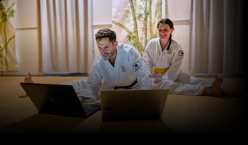 Die Entwickler von Sportanize in ihrem Dojang ihrer Taekwondo-Schule